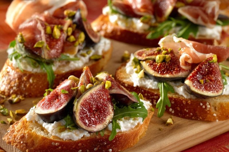 Fig and Prosciutto Crostini