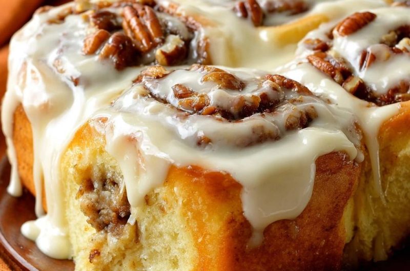 Gooey Pecan Cinnamon Rolls