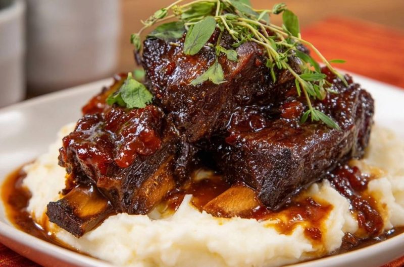 Braised Beef Short Ribs with Creamy Mashed Potatoes